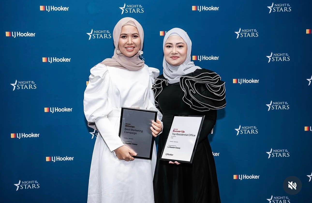 Fatima Yazdani holding her Best Marketing Campaign award at the LJ Hooker Night of the Stars.